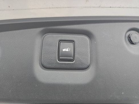 Used 2020 Nissan Pathfinder Platinum FWD image 44