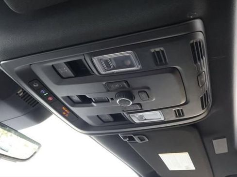 New 2025 Chevrolet Suburban Premier image 35