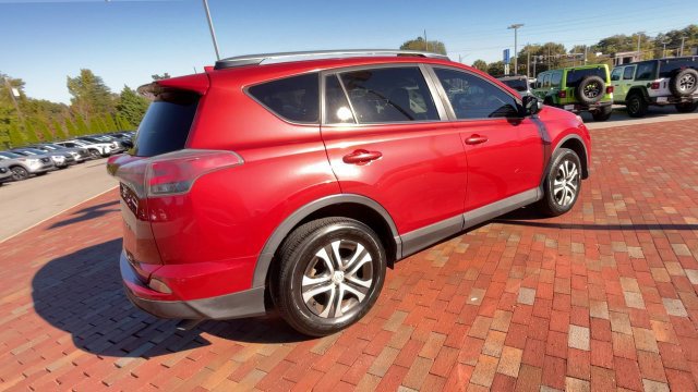 Used 2017 Toyota RAV4 LE FWD image 9