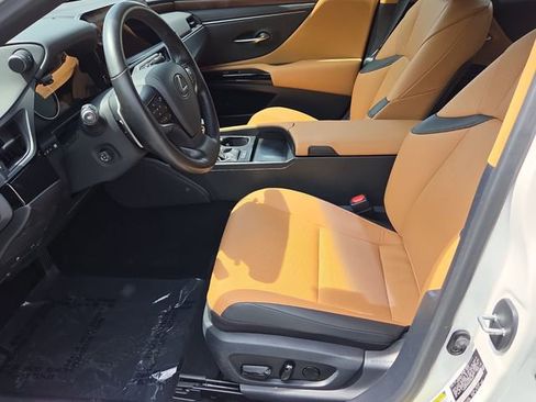 Used 2024 Lexus ES 350 w/ Premium Package FWD image 11