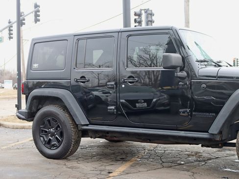Used 2013 Jeep Wrangler Unlimited Sahara image 4