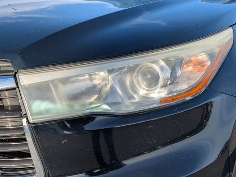 Used 2015 Toyota Highlander XLE image 16