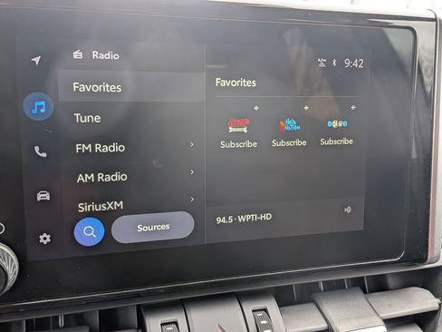 Used 2023 Toyota RAV4 XLE Premium image 27