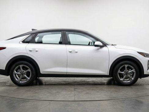 Used 2025 Kia K4 LXS image 11