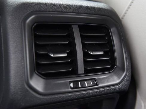 Used 2025 Volkswagen Taos SE FWD image 22