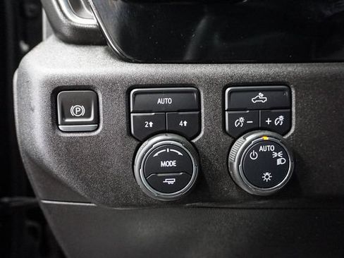 Used 2025 Chevrolet Silverado 1500 LT AWD/4WD image 9