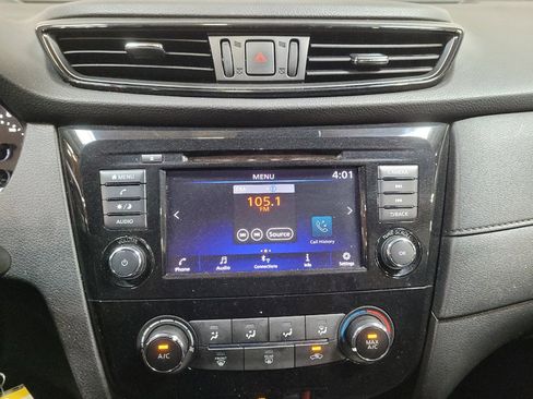 Used 2020 Nissan Rogue S FWD image 25