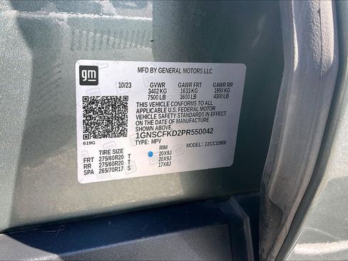 Used 2023 Chevrolet Suburban Premier image 37