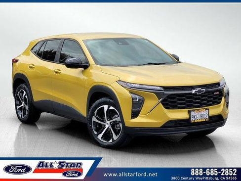 Used 2024 Chevrolet Trax RS w/ Driver Confidence Package FWD image 1