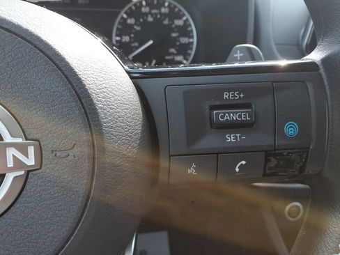 Used 2023 Nissan Rogue SV FWD image 19