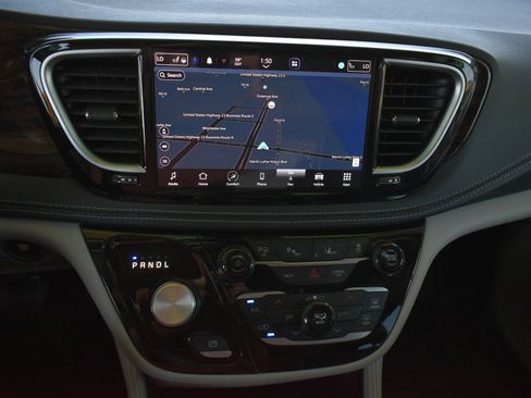 Used 2023 Chrysler Pacifica Limited FWD image 29
