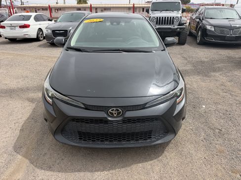 Used 2022 Toyota Corolla LE FWD image 2