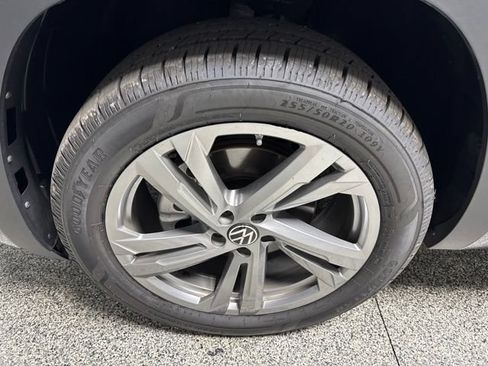 Used 2024 Volkswagen Atlas Cross Sport SEL R-Line AWD/4WD image 3