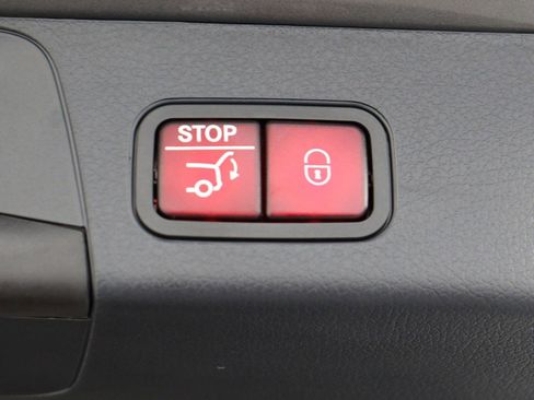 Certified 2025 Mercedes-Benz GLB 250 image 17