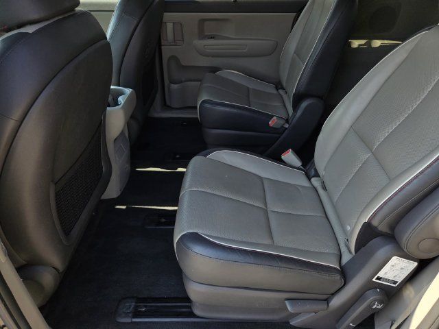 Used 2017 Kia Sedona LX w/ LX Essentials Premium Package FWD image 10