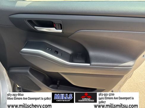 Used 2022 Toyota Highlander XLE AWD/4WD image 29