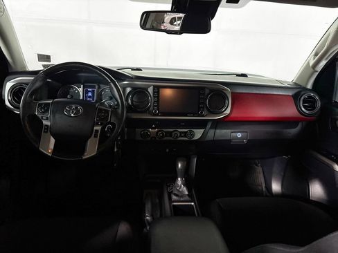 Used 2020 Toyota Tacoma SR5 AWD/4WD image 12