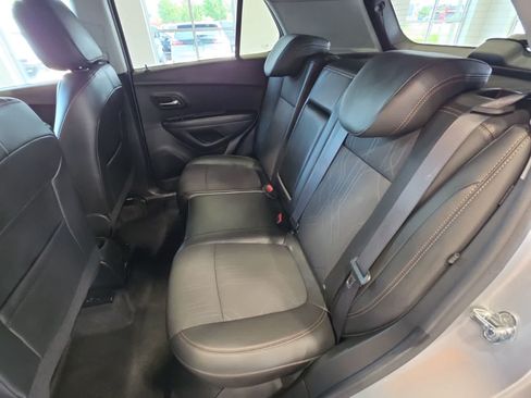 Used 2022 Chevrolet Trax LT w/ LT Convenience Package AWD/4WD image 28