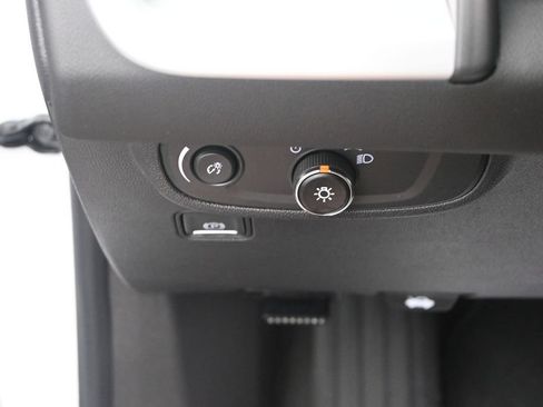 Used 2024 GMC Terrain SLE w/ Driver Convenience Package FWD image 29