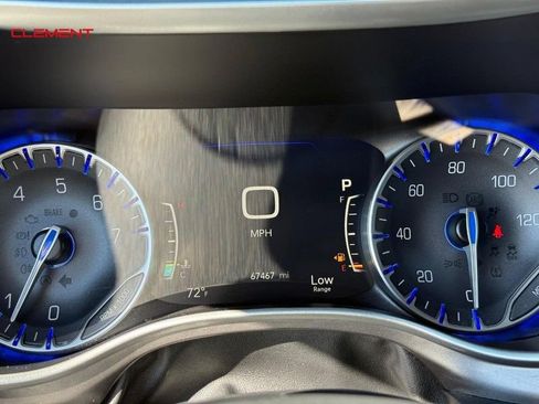 Used 2023 Chrysler Pacifica Touring-L FWD image 27