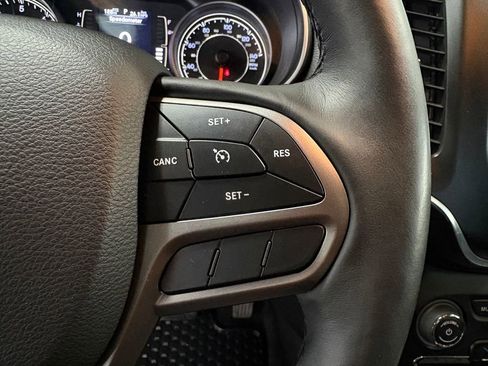 Used 2019 Jeep Cherokee Sport w/ Cold Weather Group image 19