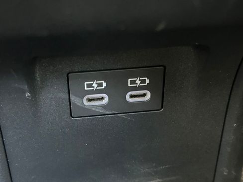 Used 2025 Toyota Prius XLE image 21