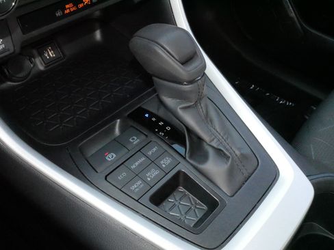 Certified 2025 Toyota RAV4 XLE AWD/4WD image 24