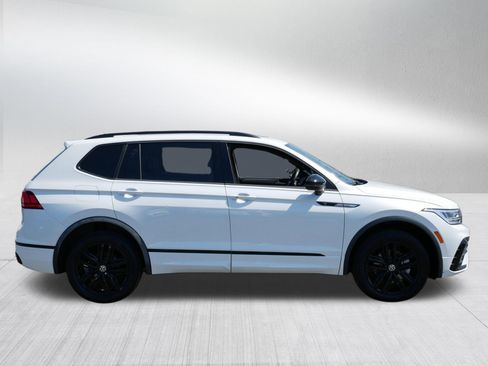 Certified 2022 Volkswagen Tiguan SE R-Line image 8