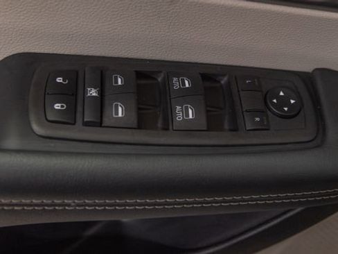 Used 2024 Chrysler Pacifica Limited FWD image 20