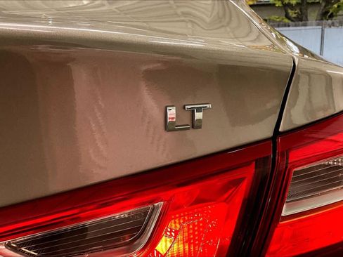 Used 2023 Chevrolet Malibu LT image 11