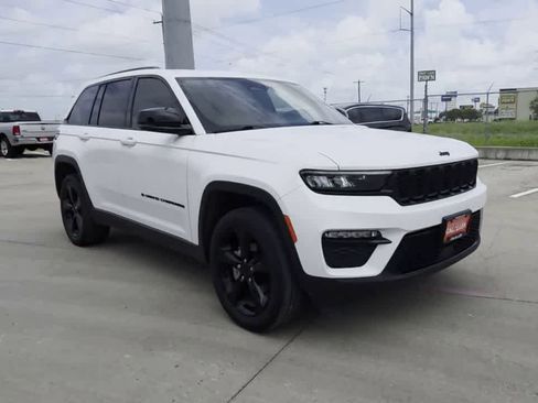 Used 2023 Jeep Grand Cherokee Limited w/ Black Appearance Package AWD/4WD image 2
