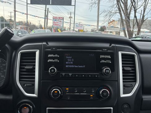 Used 2017 Nissan Titan S image 10