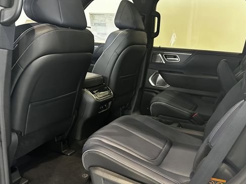 New 2026 INFINITI QX80 SPORT image 9