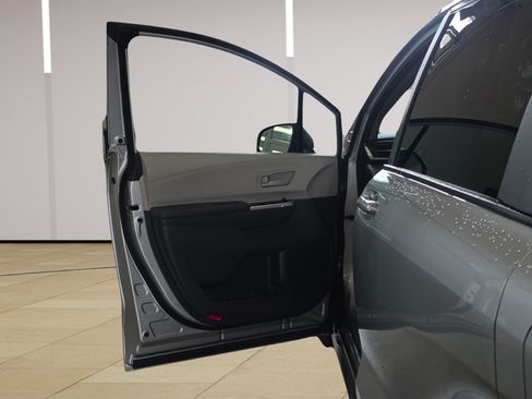 Used 2023 Toyota Sienna LE AWD/4WD image 10