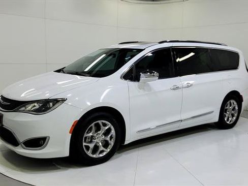 Used 2019 Chrysler Pacifica Limited FWD image 3