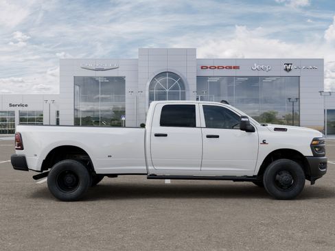 New 2026 RAM 3500 Tradesman AWD/4WD image 21