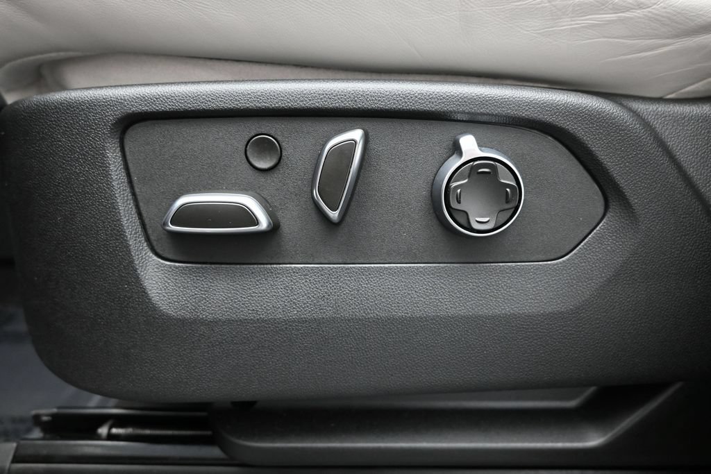 Certified 2025 Cadillac Escalade ESV Sport Platinum w/ LPO, Floor Liner Package AWD/4WD image 12