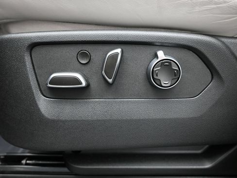 Used 2025 Cadillac Escalade ESV Sport Platinum w/ LPO, Floor Liner Package AWD/4WD image 12