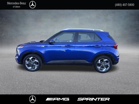 Used 2025 Hyundai Venue SEL FWD image 2