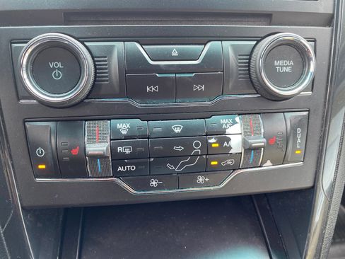 Used 2017 Ford Explorer XLT w/ Equipment Group 201A FWD image 23