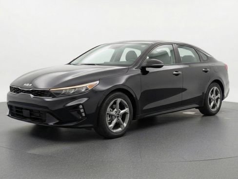 Used 2025 Kia K4 LXS image 3