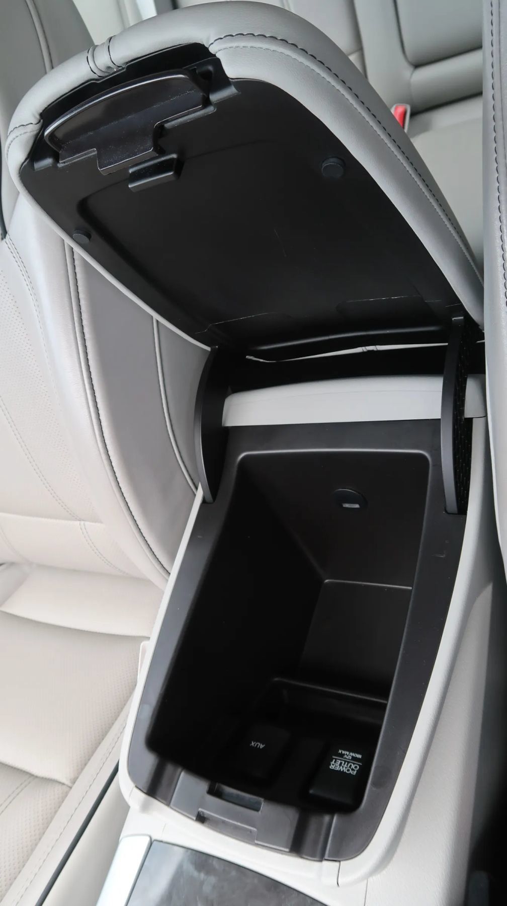 Used 2018 Acura TLX w/ Technology Package FWD image 30