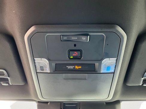 Used 2025 Toyota Tacoma TRD Off-Road image 15