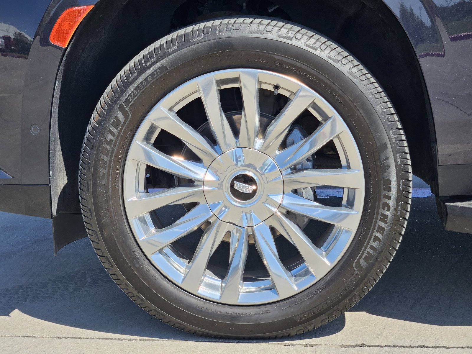 Used 2023 Cadillac Escalade Premium Luxury AWD/4WD image 13