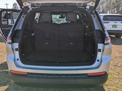 New 2025 Jeep Grand Cherokee L Limited w/ Luxury Tech Group II AWD/4WD image 32
