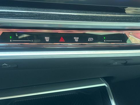 Certified 2025 BMW 740i w/ Premium Package RWD image 27