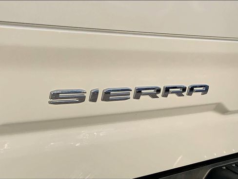 Used 2024 GMC Sierra 1500 AT4 w/ Technology Package AWD/4WD image 31