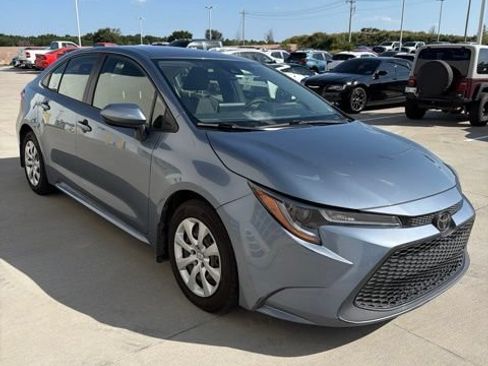 Used 2020 Toyota Corolla LE FWD image 2