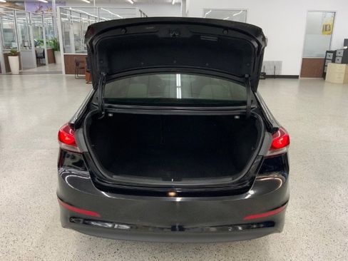 Used 2018 Hyundai Elantra SE image 30