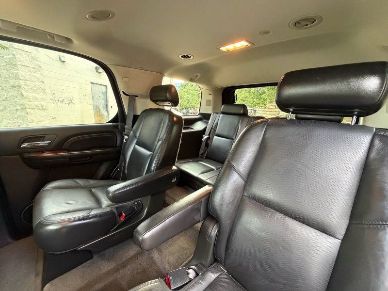 Used 2009 Cadillac Escalade AWD image 18